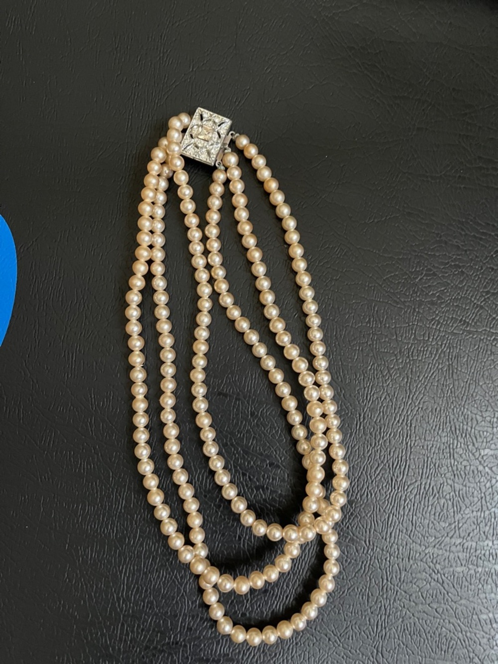 Vintage Three strand Classic Pearl Necklace in Cream with Decorative Clasp